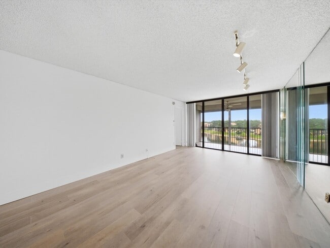 Building Photo - 6539 Coral Lake Dr