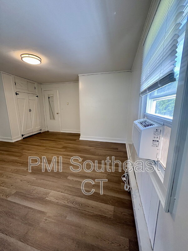 Building Photo - 226 Pequot Ave