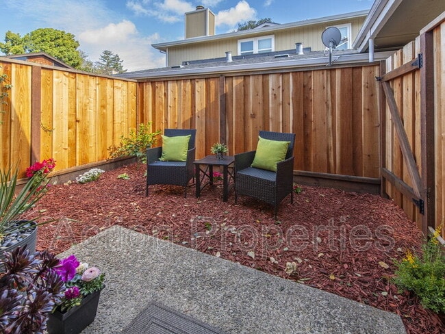 Building Photo - 578 Vista Ave