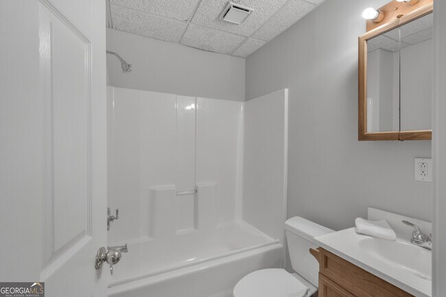 Building Photo - 3633 Elinburg Cove Trail NE