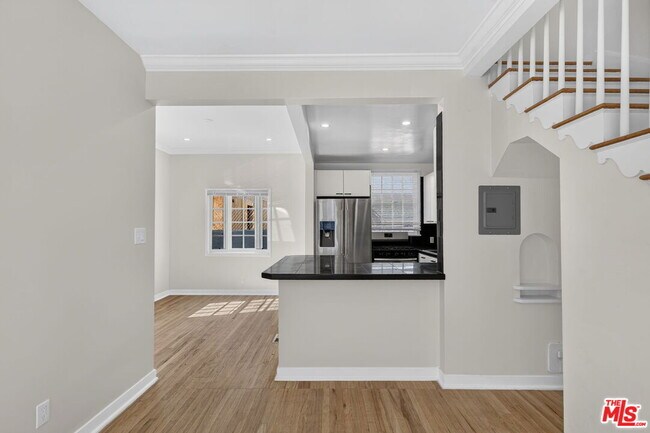Building Photo - 215 S Gale Dr