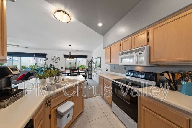 Building Photo - 754 Zaphiro Ct