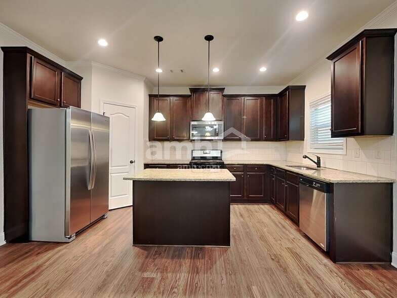 Building Photo - 210 Pebblefield Trce