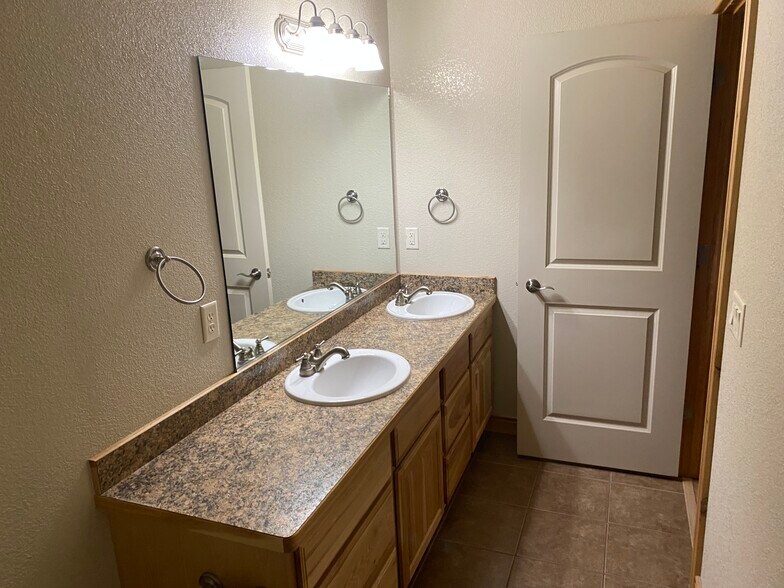 Bathroom - 323 Maroon Ct
