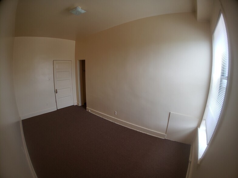 Building Photo - 6529 S Kimbark Ave