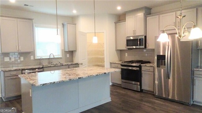 Building Photo - 3310 Reagan Way