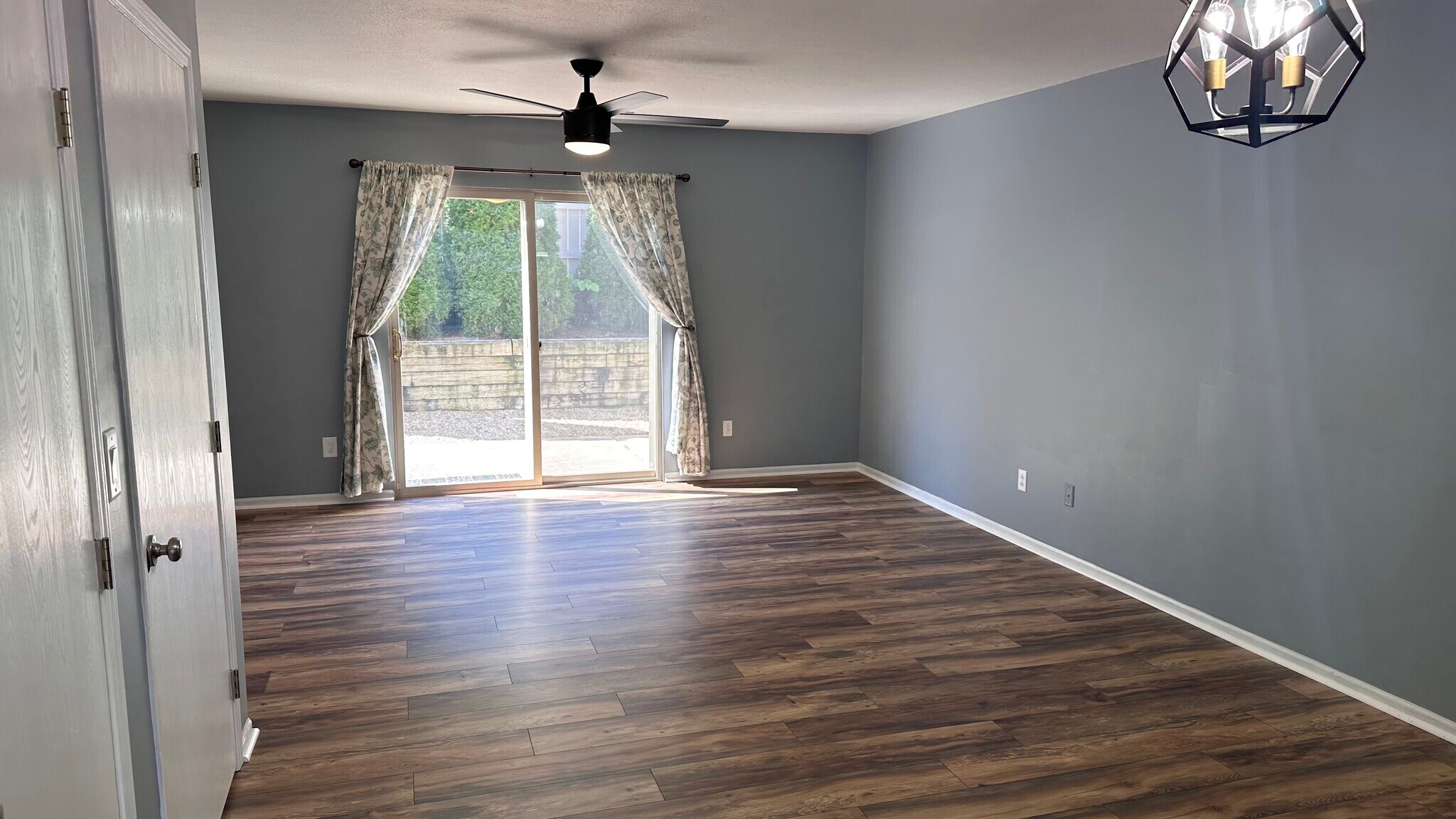 Building Photo - 1223 Rivercrest Dr