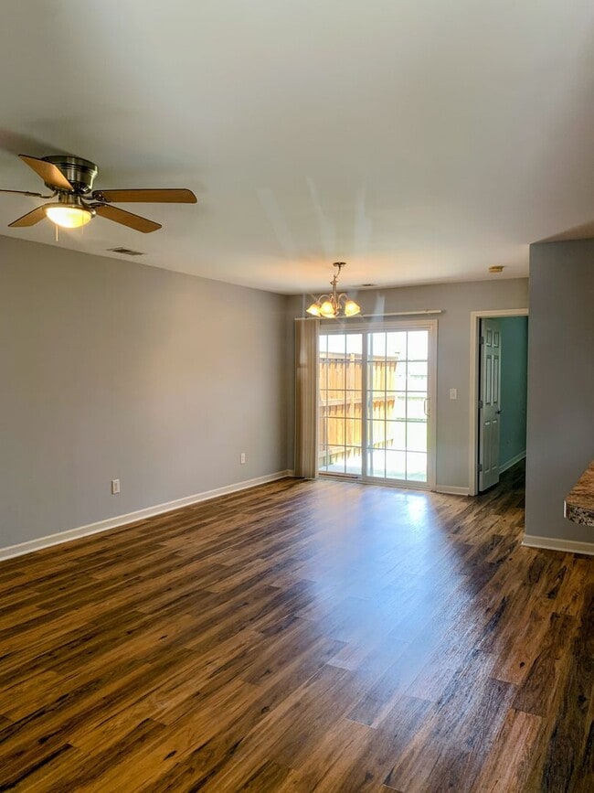 Building Photo - 1032 Bridgeport Way