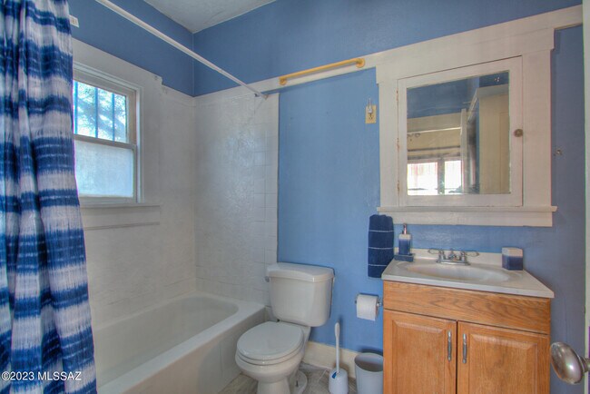 Building Photo - 926 N 3rd Ave