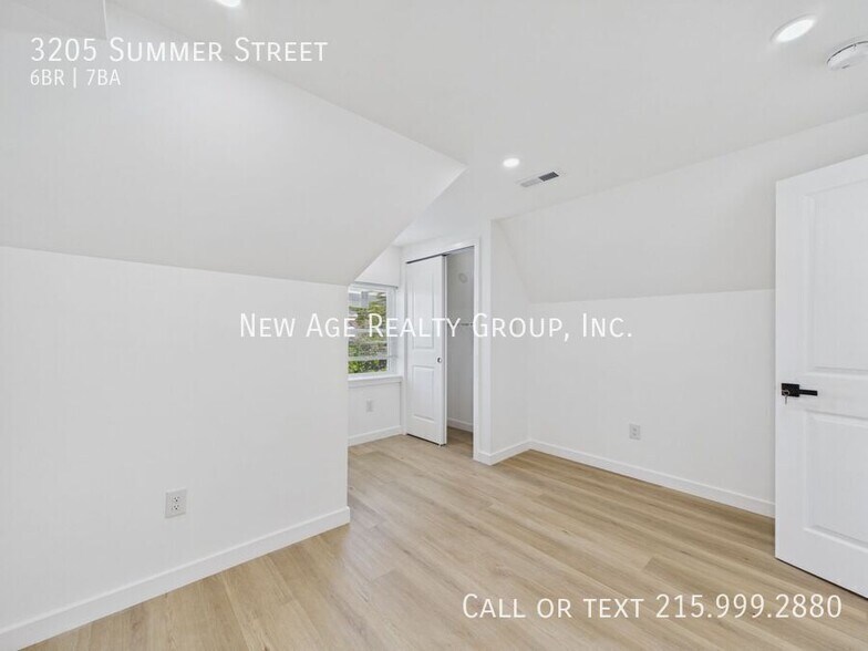 Building Photo - 3205 Summer St