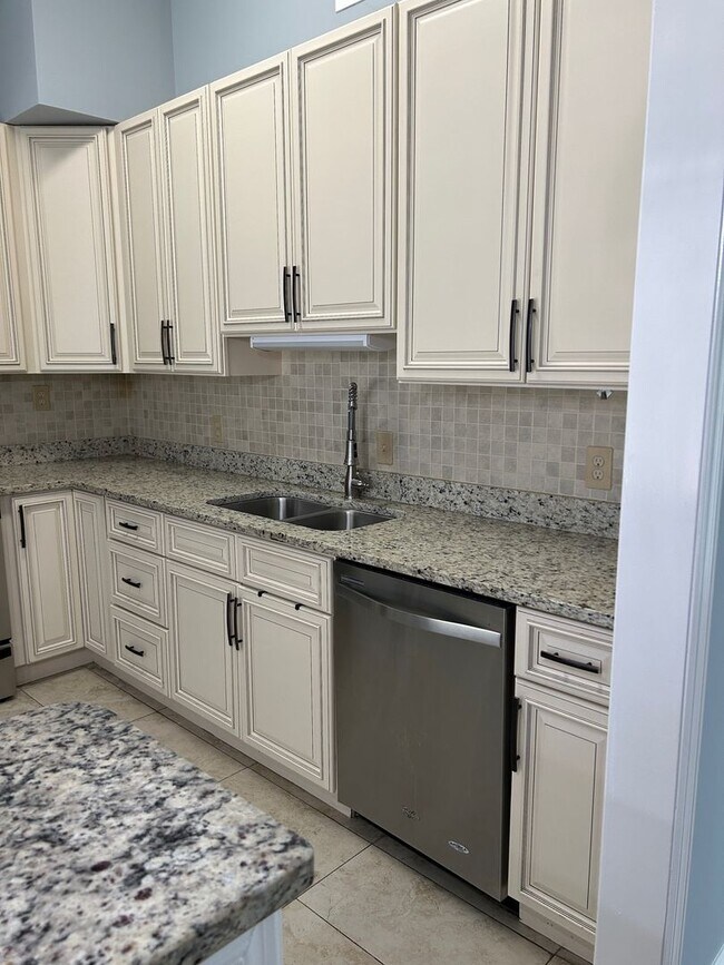 Building Photo - Forest Ridge off Middleground Road