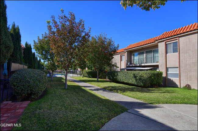 Building Photo - 252 Shadow Mountain Dr