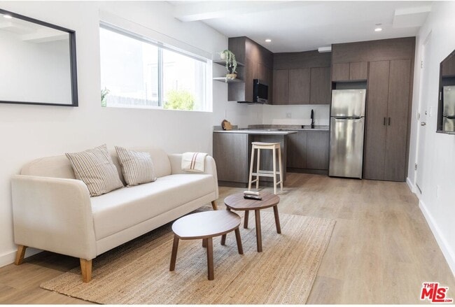 Building Photo - 623 Mariposa Ave