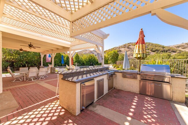 Building Photo - 2663 Yellowwood Dr