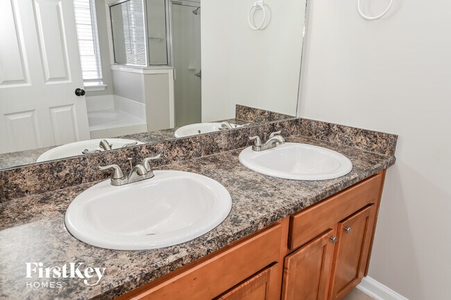 Building Photo - 5184 Johnson Lake Ct