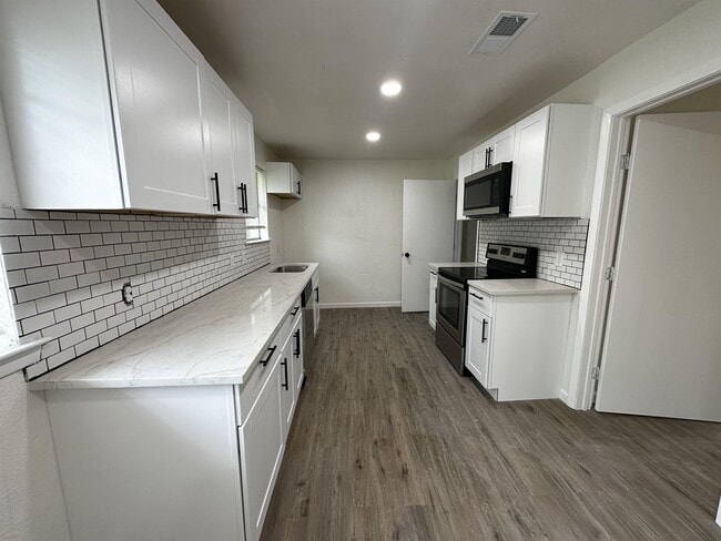 Building Photo - 1732 Americana Blvd