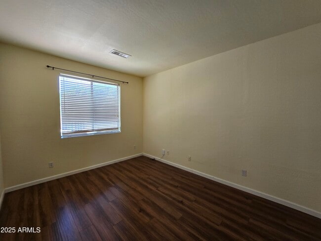 Building Photo - 223 W Pelican Dr