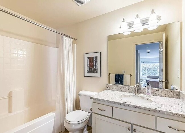 Building Photo - Nice 3 beds/ 2 baths Townhouse In Greenwood!