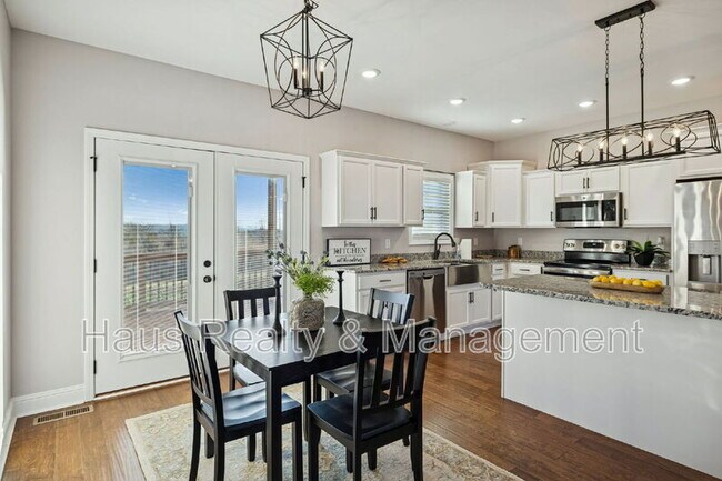 Building Photo - 207 Bedford Ct