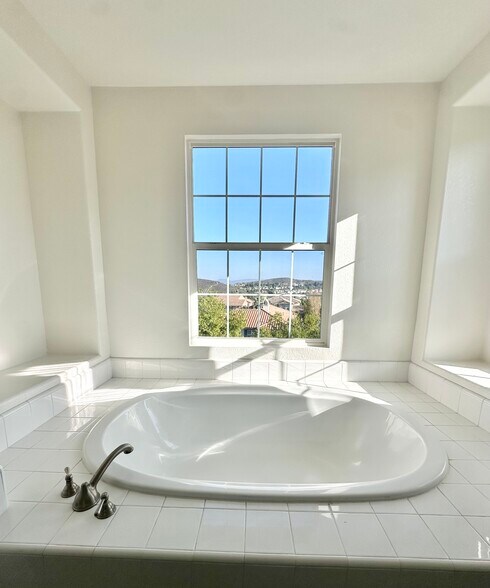 Building Photo - 1976 Lakota St