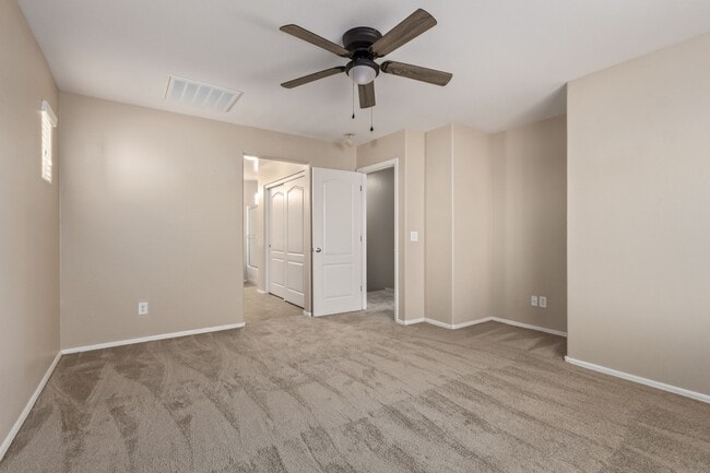 Building Photo - Welcome Home 3B/2BA in Lyons Gate!
