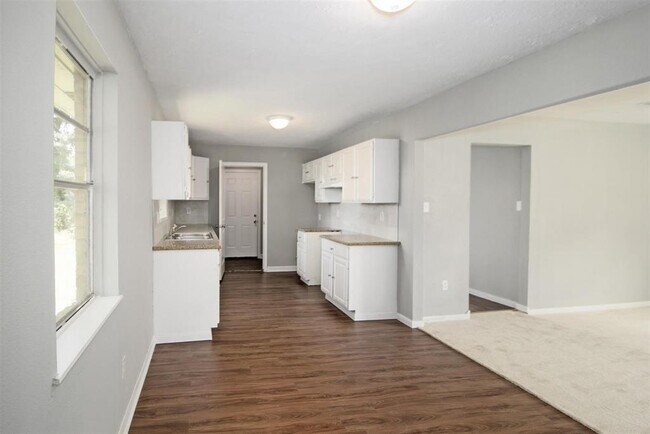 Building Photo - 7 Talisman Ct
