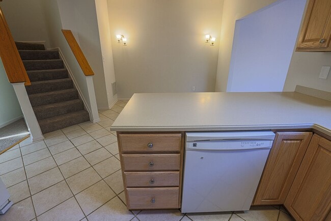 Building Photo - 641 Kirkcaldy Wy