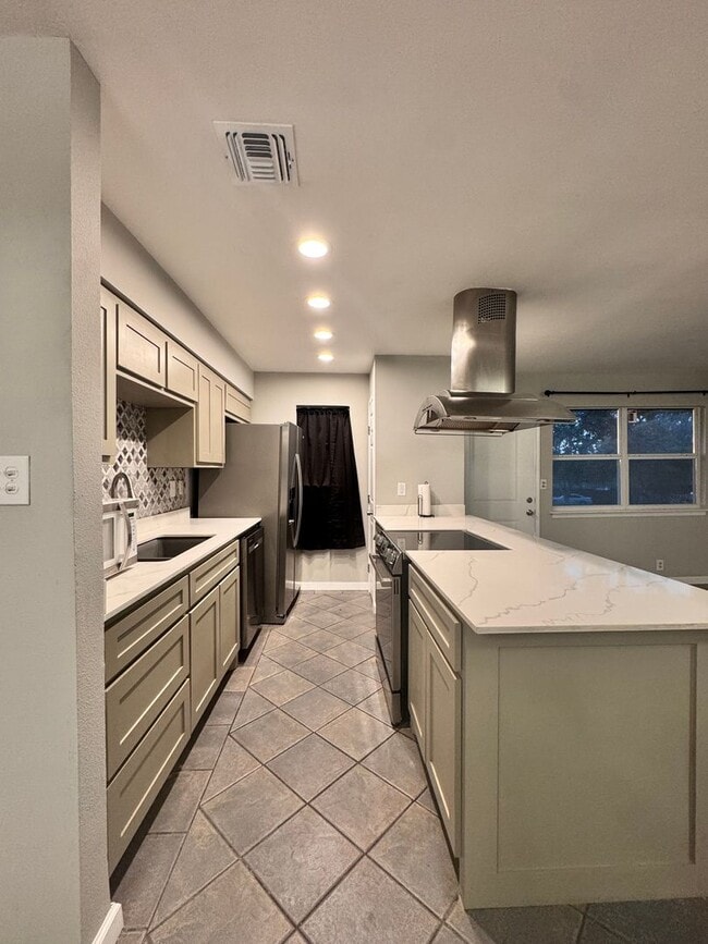 Building Photo - SECOND STORY CONDO WITH BILLS PAID