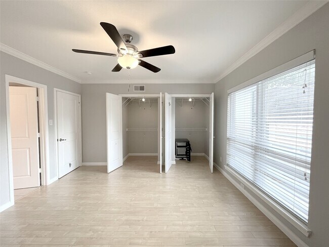 Building Photo - 1801 Stoney Brook Dr