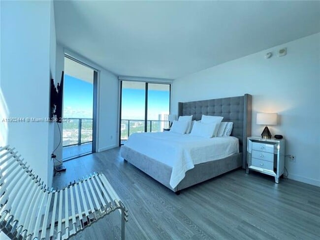 Building Photo - 501 NE 31st St