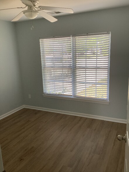 Building Photo - 93 Avonshire Dr