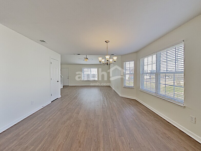 Building Photo - 626 Mable Dr