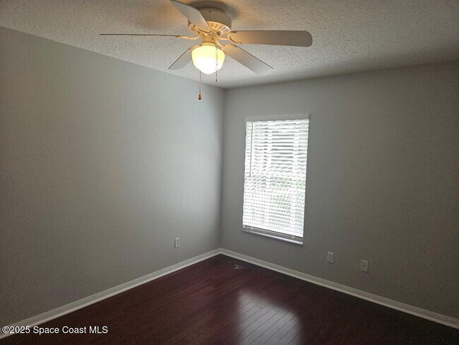 Building Photo - 911 Wood Creek Dr
