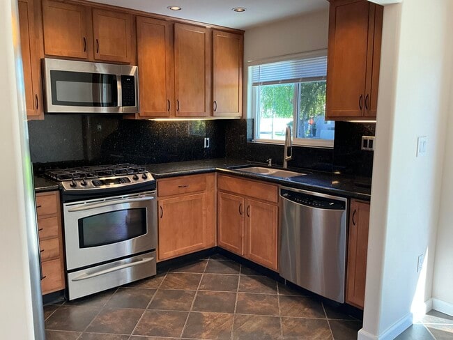 Building Photo - 75325 Pino Dr