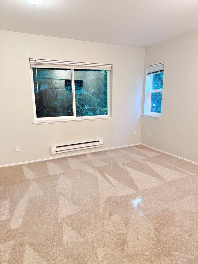 Building Photo - Top-Floor Living in Issaquah!