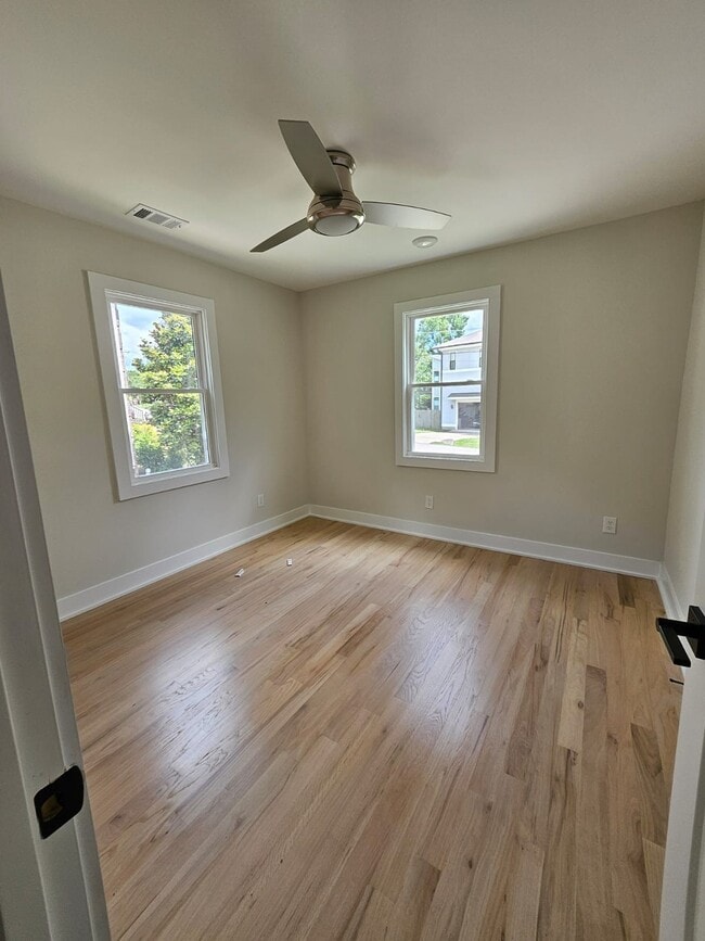 Building Photo - 2818 Vaulx Ln