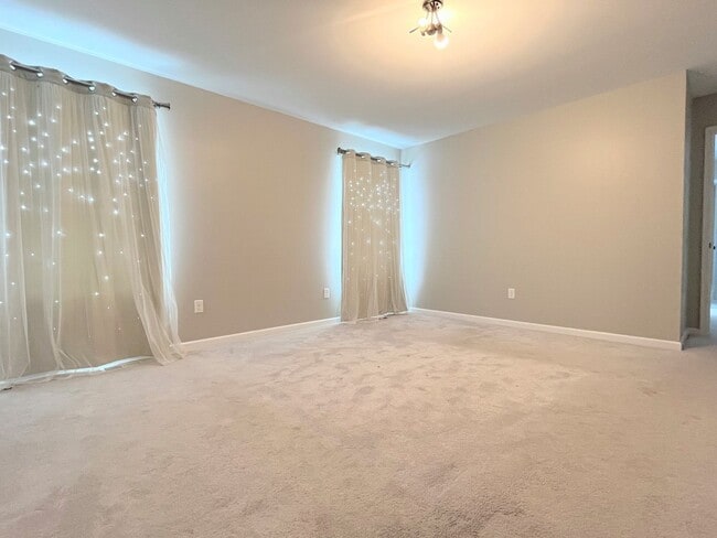 Building Photo - Stunning 4-Bed Single-Family Home For Rent in Amherst - Cherry Laurel Lane