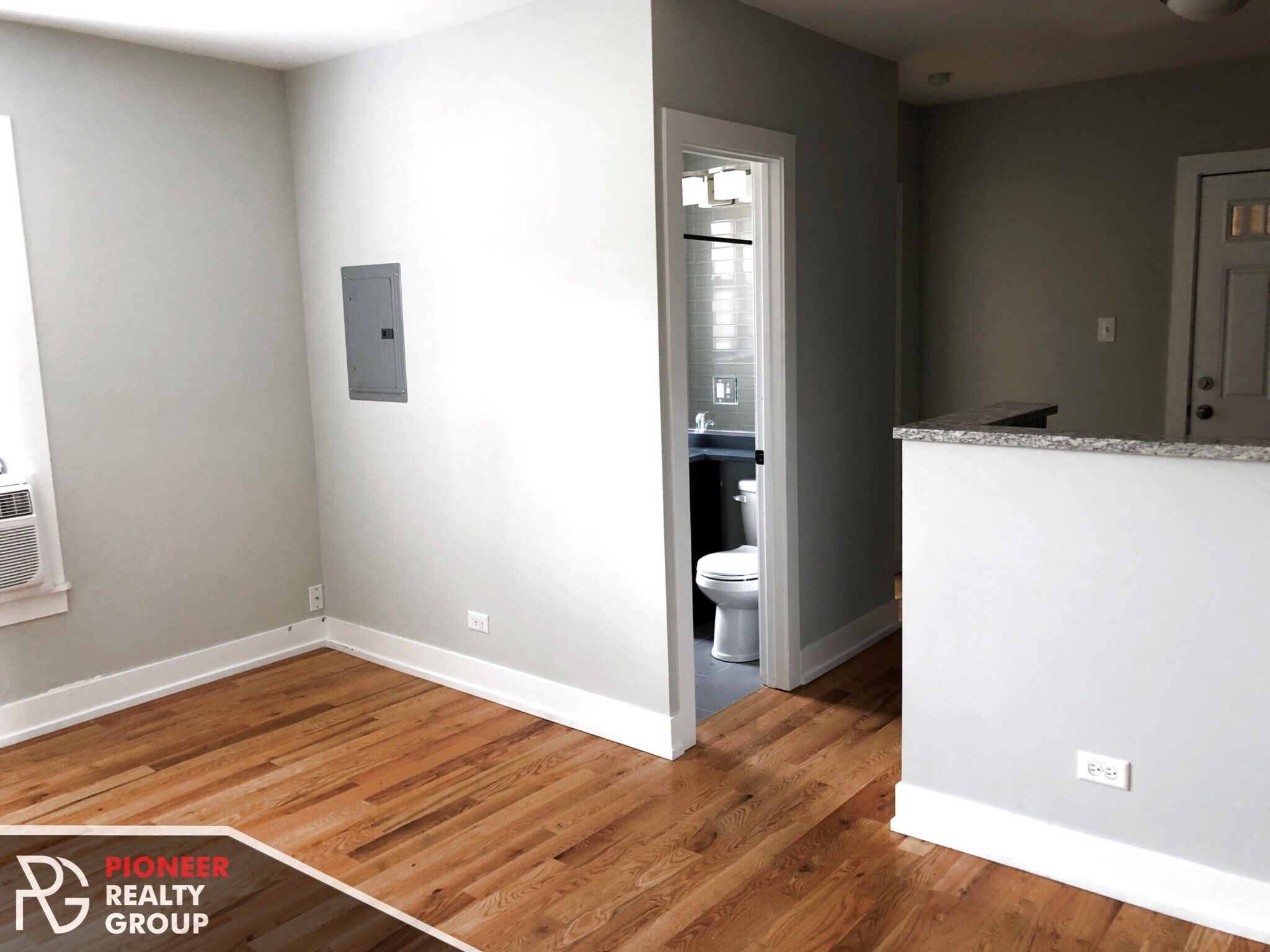 Building Photo - 910 W George St