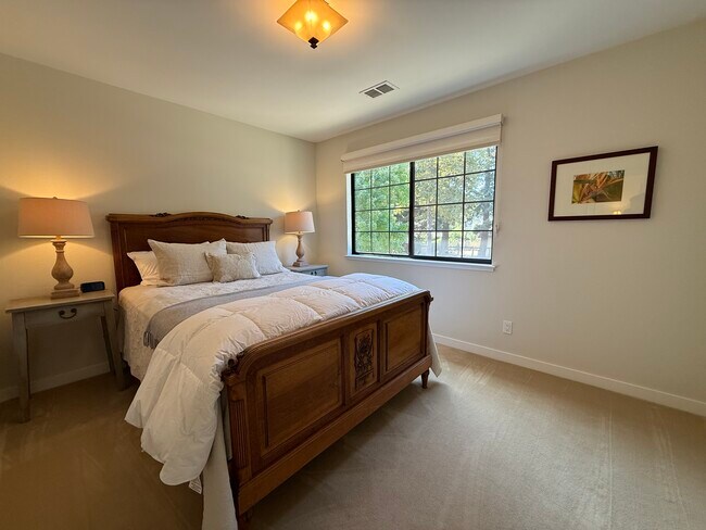 Building Photo - 6484 Heather St