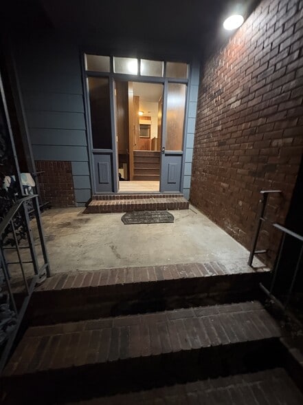 Building Photo - 203 Lumpkin Dr