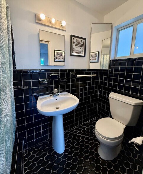 Building Photo - 7340 Allen Dr