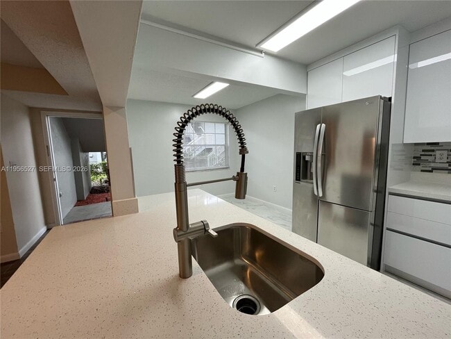 Building Photo - 464 NE 210th Cir Terrace