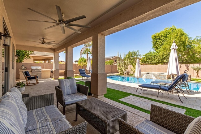 Building Photo - 622 W San Carlos Way