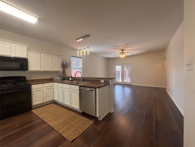 Building Photo - 302 Broken Pine Ct