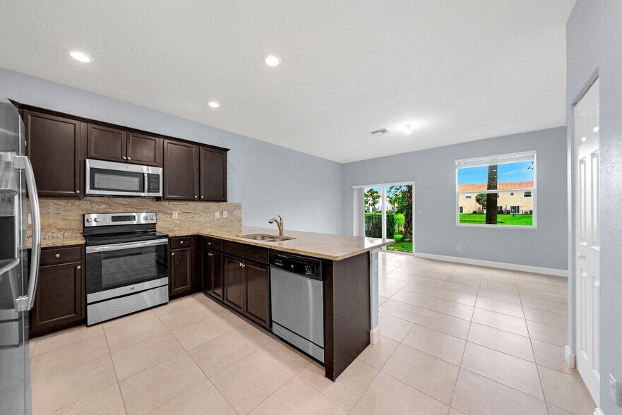 Building Photo - 5271 Ashley River Rd