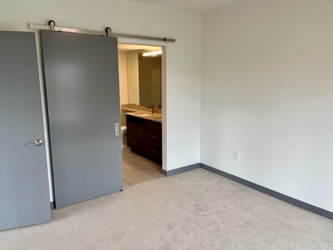 Building Photo - Jade Condominiums ~ Kirkland/Totem Lake