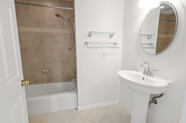 Building Photo - 1915 Westminster Cir