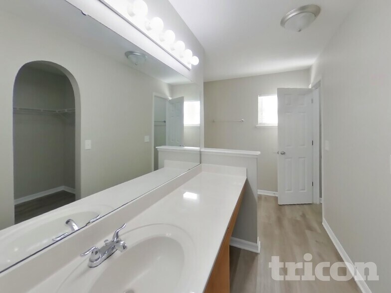 Building Photo - 7439 Lawn Tennis Ln