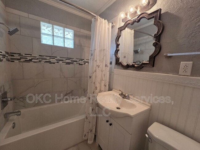 Building Photo - 3832 NW 17th St