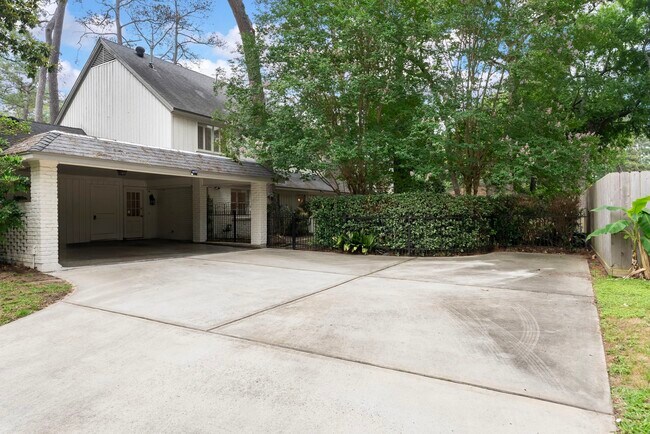 Building Photo - 13643 Glen Erica Dr